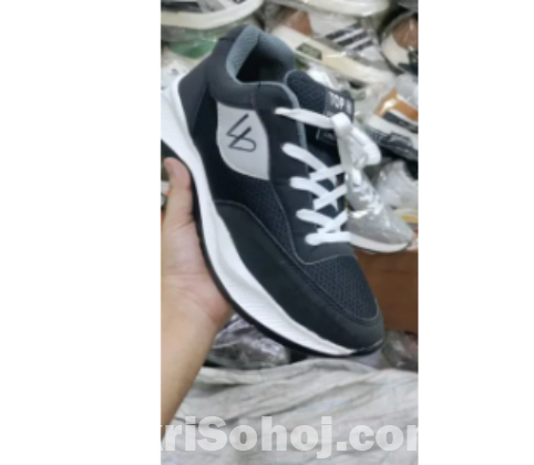 Sneakers 2026 ww White and Black TreadVibe 202